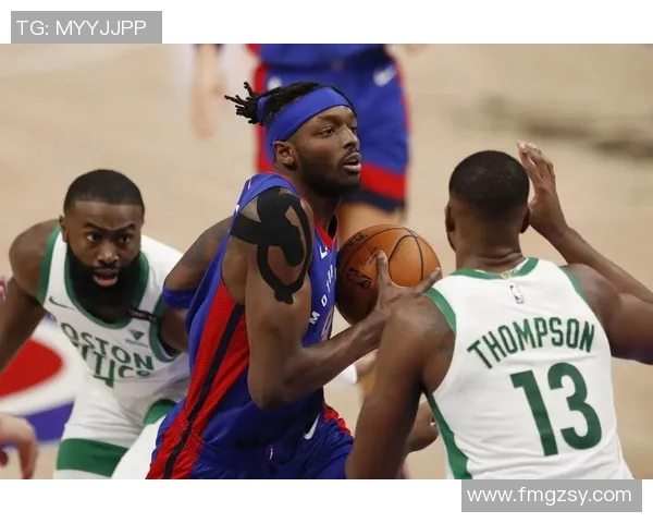 杰拉米格兰特如何在NBA赛场上展现个人风采与团队合作的完美结合