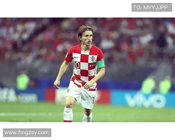 莫德里奇：足球场上的艺术家与传奇中场的辉煌历程