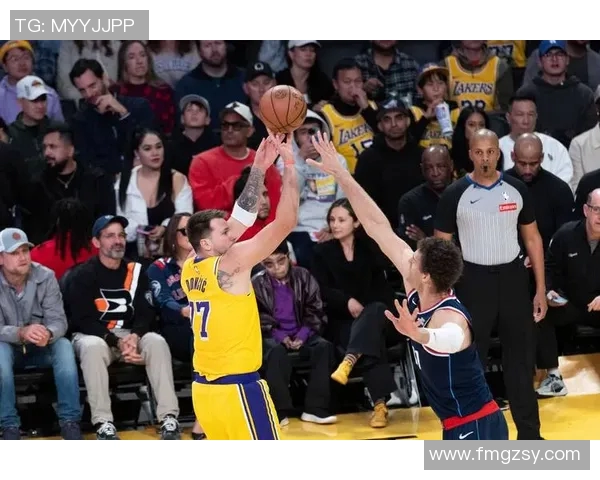 湖人对决快船精彩纷呈快船逆袭赢得比赛荣耀 湖人对决快船精彩纷呈快船逆袭赢得比赛荣耀